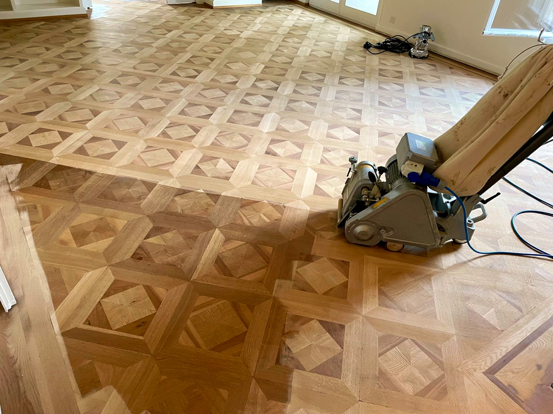 Préservation du patrimoine, ponçage parquet en chêne massif, rénovation